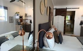 The Oak Treehouse Bnb 64 Berry Str